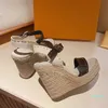 2021 Lyxig design Högkvalitativ Tjock Soled Sandaler Sommar Mode Vävt Hamp Rope Mjukt Läder Slope Heel Open Toe Sexig Bekväm