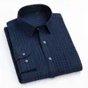대나무 섬유 가을 망 셔츠 긴 소매 수직 줄무늬 왼쪽 포켓 디자인 비즈니스 부드러운 표준 피트 캐주얼 남성 캐미 사 210609