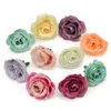 Couronnes de fleurs décoratives 50pcs 2.5cm Mini têtes de roses artificielles en soie pour la fête de mariage décoration de la maison bricolage accessoires faux artisanat