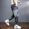 Pantalones vaqueros para hombre, pantalones bombachos informales holgados a la moda para hombre, pantalones bombachos con estampado de letras, azul claro, estilo Hip Hop, de gran tamaño, con lazo en los pies, ropa de calle vaquera 2021