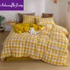 Japonês Simples de quatro peças de cama cama de cama de roupa de cama capa de colcha capa de travesseiro outono e inverno estudante de dormitório de três peças 211203