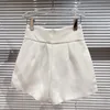 2021 야외 반바지 봄 새로운 솔리드 컬러 슬림 하이 허리 킹 라인 석 금속 체인 디자인 패션 반바지 여성 하이 - 웨이스트