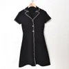 2021 Höstfall Kortärmad Notched-Lapel Black Dress Contrast Färg Stickade Knappar Enstaka Kvinnor Mode Klänningar G122006