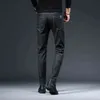 Schwarze Röhrenjeans Männer Slim Fit elastische Taille Denim für Korea-Stil Bleistifthose Frühling Sommer 211108