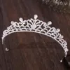 Små Tiaras och kronor för bröllopsbrud Party Crystal Flower Diadems Rhinestone Head Ornaments Mode Hårtillbehör
