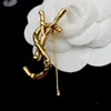 Bambusowa Tekstura Broszka Projektant List Broszka Pins Luxury L Moda Wysokiej Jakości Biżuteria Kobiety Mężczyźni Unisex Gold Broszki D2110264HL