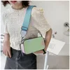 أكياس مسائية فاخرة رائعة 2022 الصيف أزياء المرأة مربع الكتف حقيبة بو التدرج لون واسع حزام حقيبة crossbody