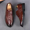 Estilo de luxo homem de negócios de sapatos de promotor splicing brogues casamento apontado toe homens flats mocassins calçados