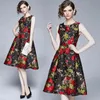 Högkvalitativ Kvinnors Ärmlös O-Neck Vest Elegant Vintage Red Floral Jacquard Fashion Party Summer Ball Gown Dress 210416