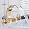 Robinet de bassin de salle de bains d'or de luxe pour évier de bateau Cascade de grue Cascade chaude et froide mélangeur Tap Tap Cristal poignée