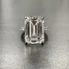 Fedi nuziali di fidanzamento in argento sterling 925 di lusso per donna Anello con diamante simulato 4CT con taglio smeraldo Gioielli in platino