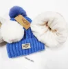 Bonnets d'hiver de haute qualité de haute qualité chapeaux Femmes et hommes Bonnets avec de vrais pompons de la fourrure de raton laveur chaleureuse Snapback