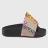 Designer Män Dam Sandaler med Korrekt Flower Box Dammpåse Skor ormtryck Slide Sommar Bred Platta Sandaler Tofflor