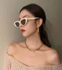 Популярная тенденция женщин солнцезащитные очки 40009 Retro Cat Eye Small Rame Hollow Lens Sun Glasses Fashion Charming Style Antiroltraviolet Pro3481708