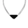 2021 Womens Mens Luxury Designer Collier Chain de mode bijoux Bijoux Black and White Triangle Pendant Design Party Silver Hip Hop Punk Men N 261G