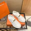 Luxury Designer Classic Casual Shoes 2021 Simple White Lace-up Non-slip Sneakers Gold Buckle Silver Buckle Couple Shoe FHH073001