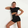 Sommar kvinnor 2st sömlösa sport kostym kortärmad gym växt toppar yoga t-shirt + solida springa korta leggings höga midja shorts 210514