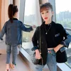 Korean Primavera Kids Meninas Denim Relematchwork Jackets Children Roupas de Estilo Ocidental Botão Duplo Botão Solto Casacos Calça Jeans Tops 210622