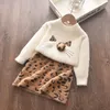 メノアの女の赤ちゃん冬の服スーツ秋の子供かわいい弓セータージャケット格子縞のドレスガール