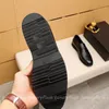 Sapatos masculinos de couro de couro designer de luxo preto 2023 tênis respirável antiderrapante resistente ao desgaste sola de borracha