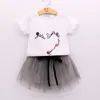 Sommar mode stil tjejer Kläder uppsättningar Skriv ut T-shirt + Mesh Kjolar 2PCS Suit for Children 3-7Y 210515