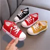 Kızlar Sneakers Yumuşak Sole Boys 'Rahat Ayakkabılar 2022 İlkbahar Sonbahar Yeni Düşük Yardım Çocuk Tuval Ayakkabıları Kaymaz Ayakkabı Moda Öğrencileri Sneakers 21-32