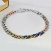 Europa America Stile moda Uomo Argento Oro Colore nero Metallo Smalto multicolore Diamante inciso V Iniziali Fiore Catena Link1983