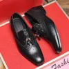 Tasarımcı Yeni Sivri Püsküller Patent Deri Düğün Brogue Ayakkabı Erkek Casual Loafer'lar için İş Resmi Elbise Zapatos Hombre