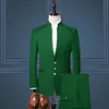 Skräddarsydda kostymer för män 2021 Grön stativkrage Modedesign Guldknappar Brudgum smoking för bröllop män festdräkter
