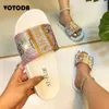 Été femmes Dollar sandales mode Bling USD diapositives dames diamant chaussures plates doux en plein air pantoufles fille strass tongs C0330