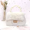 Kvinnor Mini Handväskor Tote Fashion Faux Fur Crossbody Väskor för Kvinnor Små myntpåsar Tjejer Plush Clutch Purse Väska