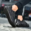 2021 Tasarımcı Koşu Ayakkabıları Erkekler Kadınlar Için Gri Siyah Mavi Kırmızı Moda Erkek Eğitmenler Yüksek Kaliteli Açık Spor Sneakers Boyutu 38-45 QD