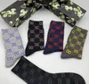 Ontwerpers Dames goedkope sokkenset voor heren Vijf paar luxe sport winter mesh letter bedrukte sok met doos