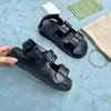 Kvinnor gummi sandal mini dubbel g gel￩ tofflor kvinnor scuffs toffel lyx designer sandaler platt mule justerbar sp￤nne strand flip flops med l￥da nr299