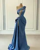 Arabe Aso Ebi Bleu Robes De Soirée Élégant Satin Applique Perlée Sirène Robes De Bal Une Épaule Sexy Haute Fente Évider Formal2470