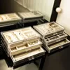 Przezroczyste akrylowe pudełko do przechowywania biżuterii Makijaż Organizator Set Szminka Naszyjnik Pierścionek Magazyn 3-warstwowy Rack Szuflady Flanel 210626