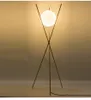 Lámpara LED de pie moderna con soporte de bola de cristal y hierro para sala de estar, decoración nórdica para el hogar, luz de pie de esquina con Tirpod dorado E27