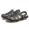 Sommar Mäns Sandaler Andas Människor Hollow Tofflor Nonslip Outdoor Slitstarka Fritid Men Strand Sandaler Jelly Skor Mäns Sneakers