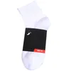 MEN SOCKS Women Hoge kwaliteit katoenen klassieker Ankle Letter Ademend zwart -wit voetbal basketbal sportsok