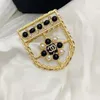 18K Gold Plated C Brand INS Desinger Brooch Copper Diamond Women Small Sweet Wind Rhinestone Letters Brooches Suit Pin Party Decoration High Quality Accessories