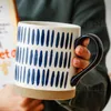 Tazze Tazza da caffè in ceramica dipinta a mano in stile giapponese da 500 ml Tazza da acqua per succhi di tè al latte creativa in ceramica grezza adatta al microonde con manico