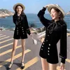 Весна черный бархат 2-х шорты костюмы комплекты женские лук юбка + золотые кнопки старинные корейские офисы 210513