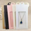 50pcs Multi -Color Paper Jewelry Pakiet Pakiet Display Wieszkanie z przezroczyste okno PVC do naszyjnika 214Z