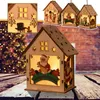 Dekorativa Objekt Figuriner LED Light Wood House Söt julgran Hängande Ornaments Holiday Decoration Merry