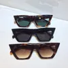 Solglasögon Solglasögon för kvinnor Summer Cat Eyes Style Anti-ultraviolet Retro Shield Lens Plate Square Full Frame Fashion Gelgasses Random Box 414688