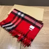 2022 novo design clássico caxemere lenço para homens e mulheres lenços de inverno grande letra padrão cashmere pashminas xales scarves sem caixa