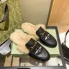 Designer äkta läder loafers päls muller fluffig slipper med metall spänne mode kvinnor princetown damer casual furry mules lägenheter kanin s hår storlek 35-41