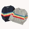 Baby Boys Tjej Kläder Bomull Stickning Mode Barn Stripe Rainbow Sweater Cardigan Kids Coat 210429