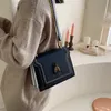 Fransk lyxig kvinnlig väska 2021 kedja retro bi axelpåsar designer handväska tote färg crossbody plånbok mynt purse228a
