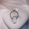 925 Silver Moissanite Возлюбленное кольцо 4 когтей Обручальное кольцо Кольцо 1CT DF Color Round отлично